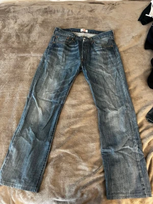 Blå Levi's bootcut jeans herr vintage - Levi’s 501, rak passform, vintage färger/tvätt - 33/34