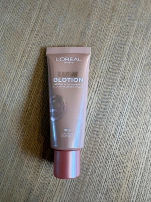 L'Oréal Lumi Glotion 902 Light Glow - Ljusreflekterande highlighter i flytande form från L'Oréal Paris. Aldrig använd.