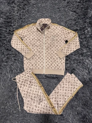 Llv set - Size M, brand new, good quality