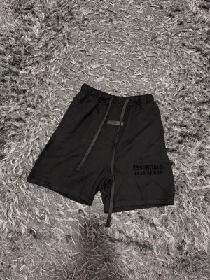  shorts Essentials Fear of God - Size M, brand new, good quality