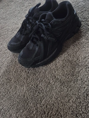 New balance 1906r - New balance 1906r , haft på mig de på mig max 3 gånger ute så typ helt nya.                            ❗️Nypris runt 1500kr-❗️  skickar samma dag , priset kan diskuteras💯