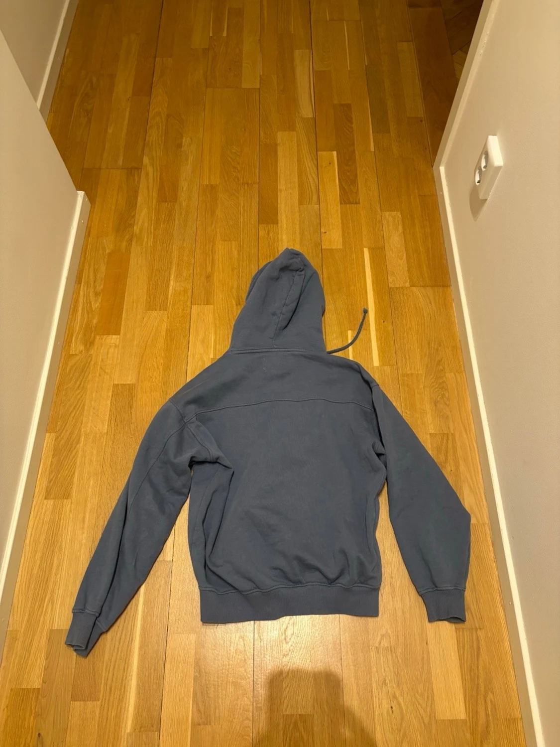 Blå hoodie - 1