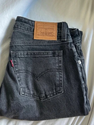 Levis jeans - Super fina jeans säljer för de är för små