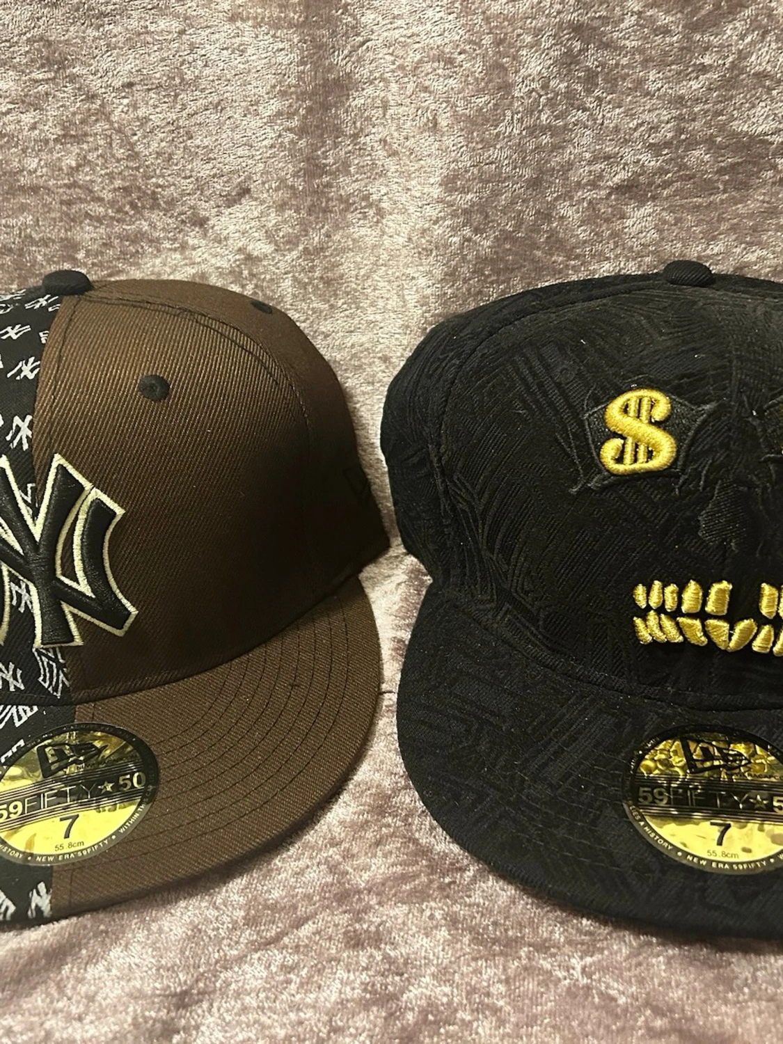 Färgglada snapbacks med brodyr - 1
