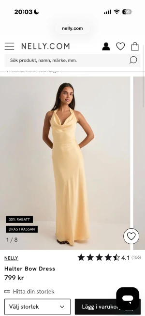 Ljusgul balklänning från Nelly - Helt ny balklänning från Nelly. Aldrig använd & lappen sitter kvar. Nypris: 799! Satin & ljusgul. Kom privat för fler bilder 💕