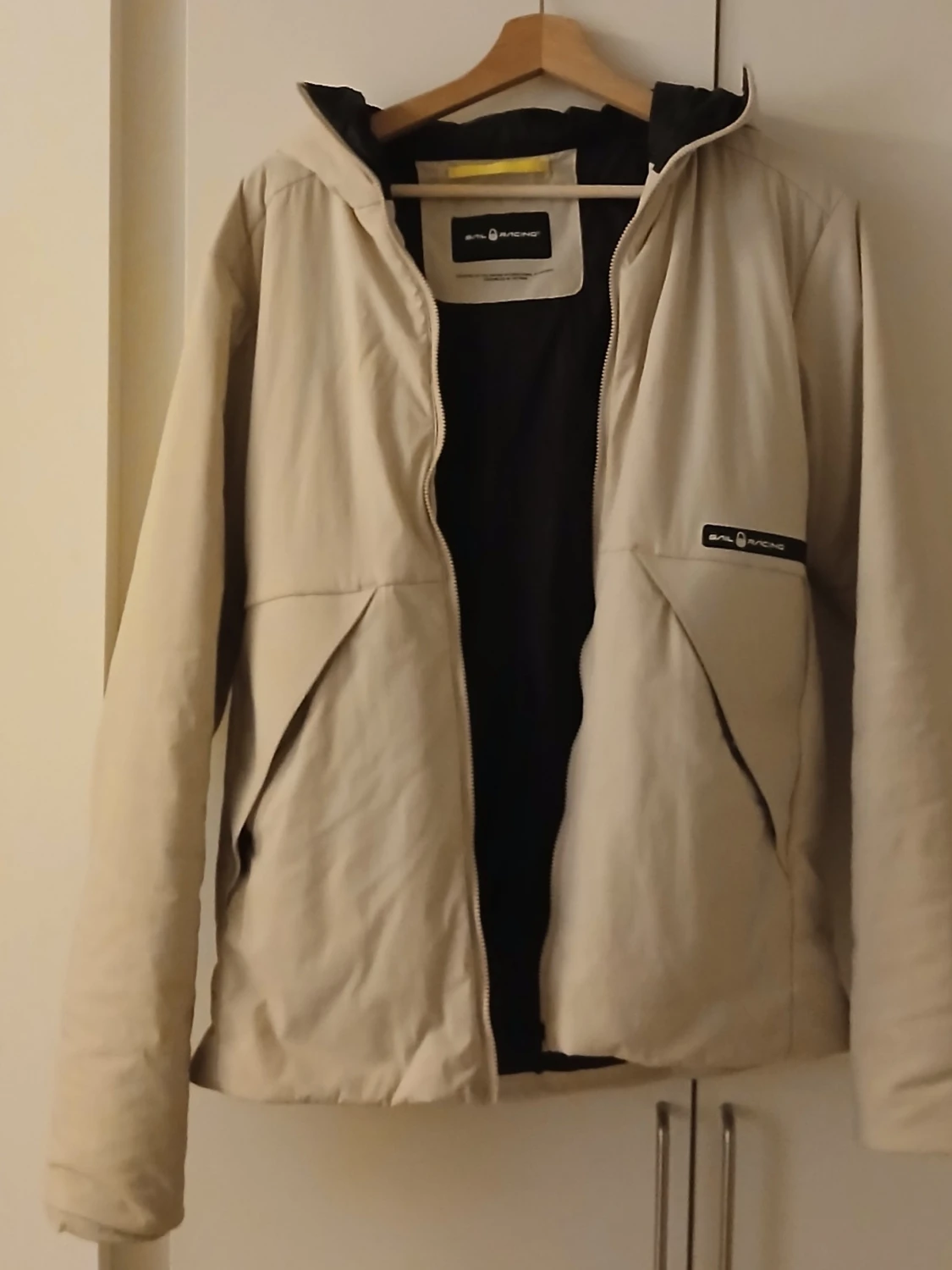 Beige vindjacka från sailracing