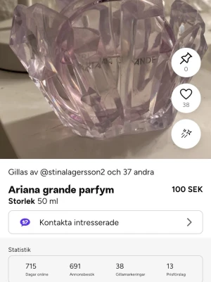Ariana Grande parfym 50 ml - Säljer en Ariana Grande parfym i en unik, kristallformad flaska i ljuslila plast. Flaskan rymmer 50 ml och har en cool, modern design som sticker ut på hyllan. Perfekt för dig som gillar snygga och trendiga parfymer.