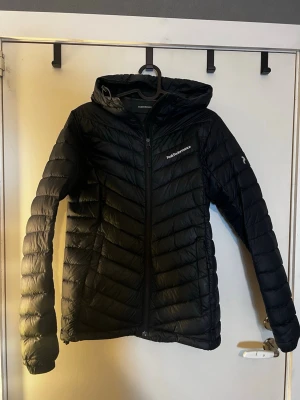 Peak performance Jacka - Superfin peak performance jacka. Inga defekter och i väldigt bra skick! Nypris: ca 2000-2300