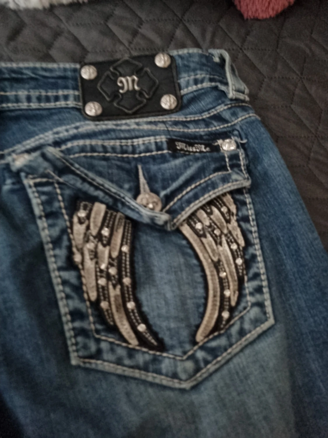 Blå bootcut jeans med broderi från miss me  - 2