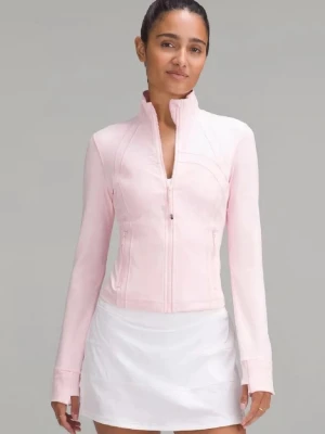 Ljusrosa define jacket - Säljer en ljusrosa define jacket från Lululemon i cropped modell, storlek 0/xxs. Priset kan diskuteras!