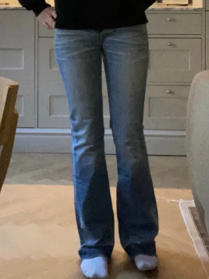 Jeans från fornarina  - Säljer ett par snygga blåa jeans från fornarina köpt för 1700kr. Kan gå ner till 800 vid snabb affär