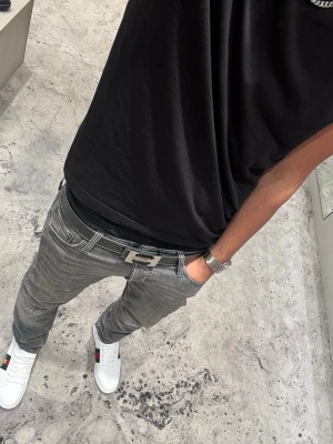 Svart herme’s bälte  - Svart herme’s bälte stilrent, billigt och oanvänt 