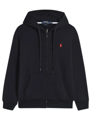 Svart hoodie från Polo Ralph Lauren - Svart hoodie med dragkedja från Polo Ralph Lauren. Klassisk design med huva och dragsko, känguruficka framtill och röd broderad logga på bröstet. Tillverkad i mjuk bomullsblandning för en skön känsla. Finns i flera storlekar också, såsom S och M
