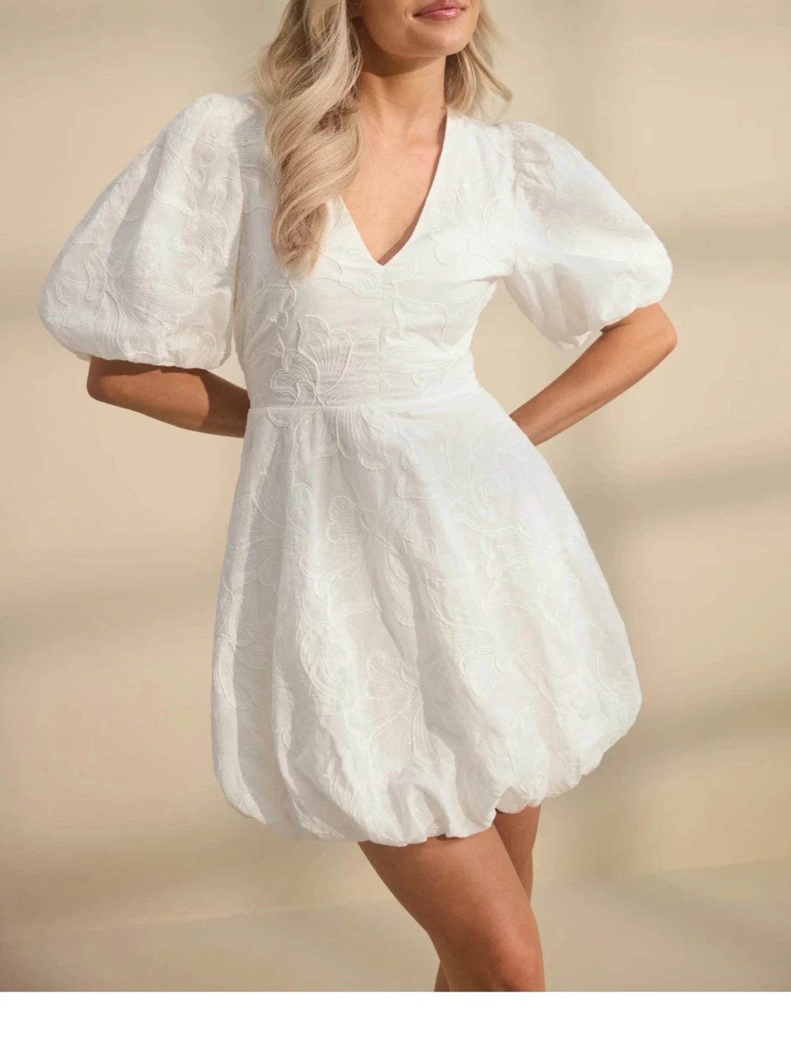 Vit studentklänning från bubbleroom - 1