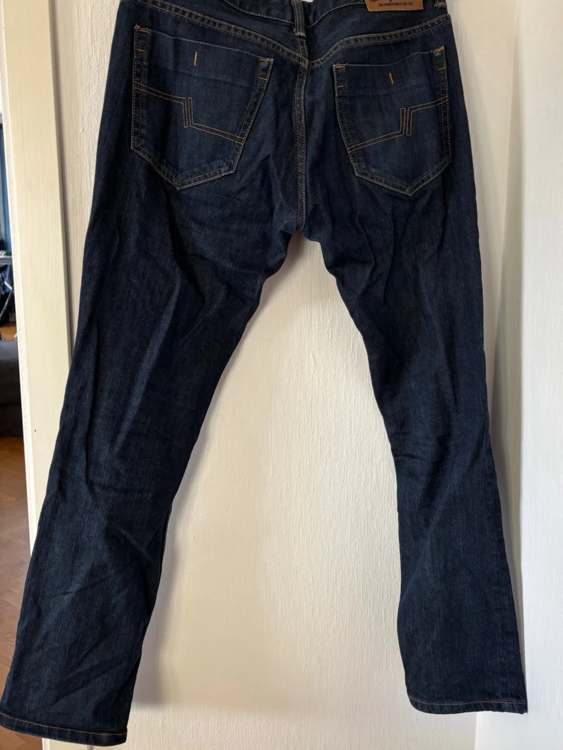 Mörkblå raka jeans - 1