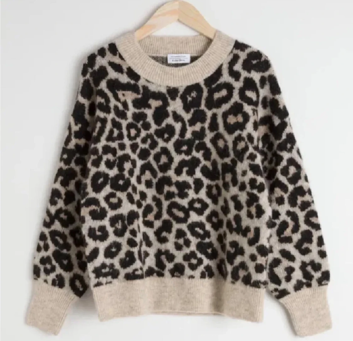 Leopardmönstrad stickad tröja