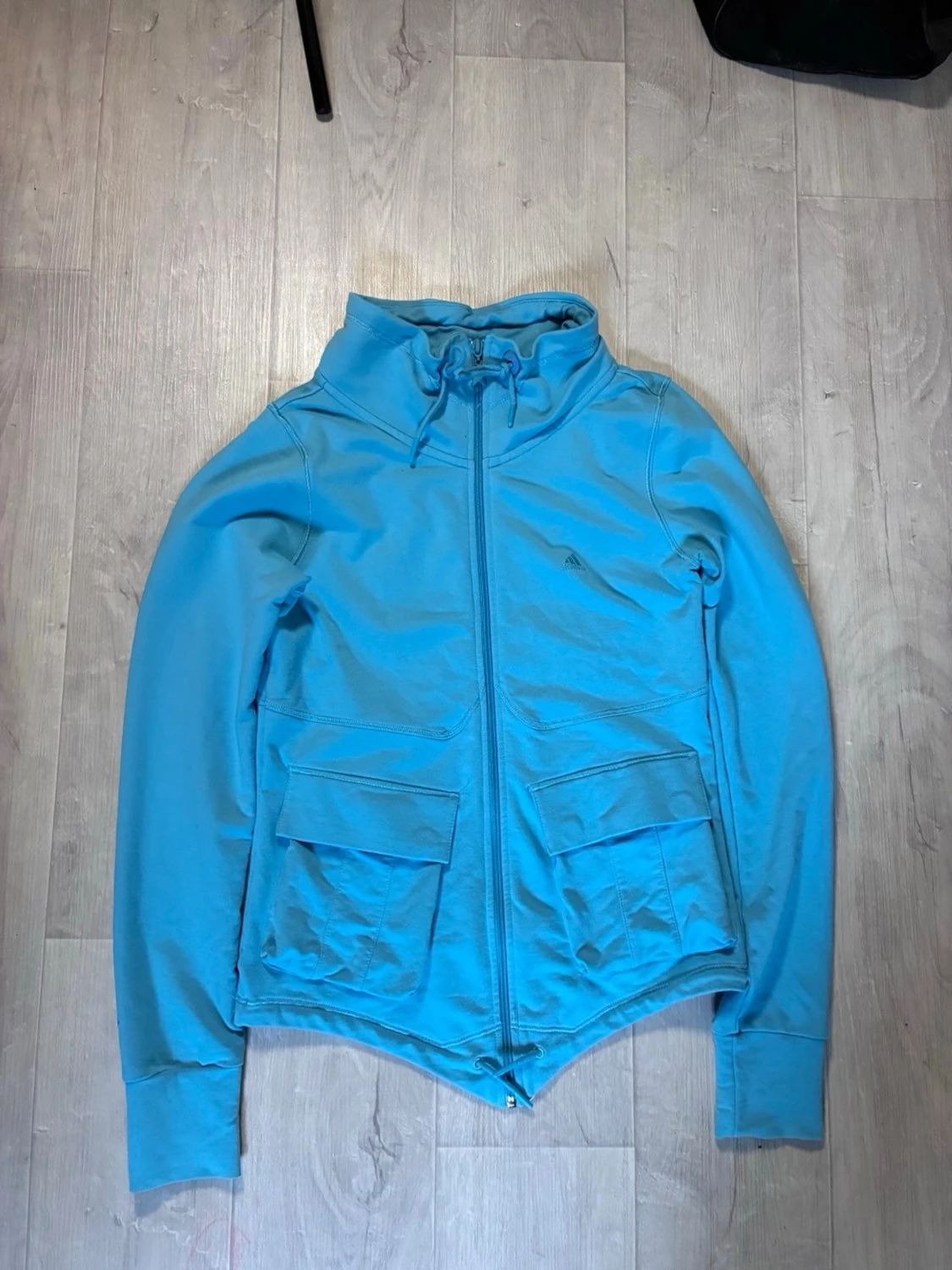 Blå Adidas vindjacka med dragkedja