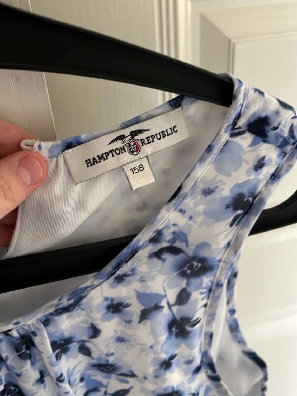 Blommig blåvit ärmlös klänning - 2