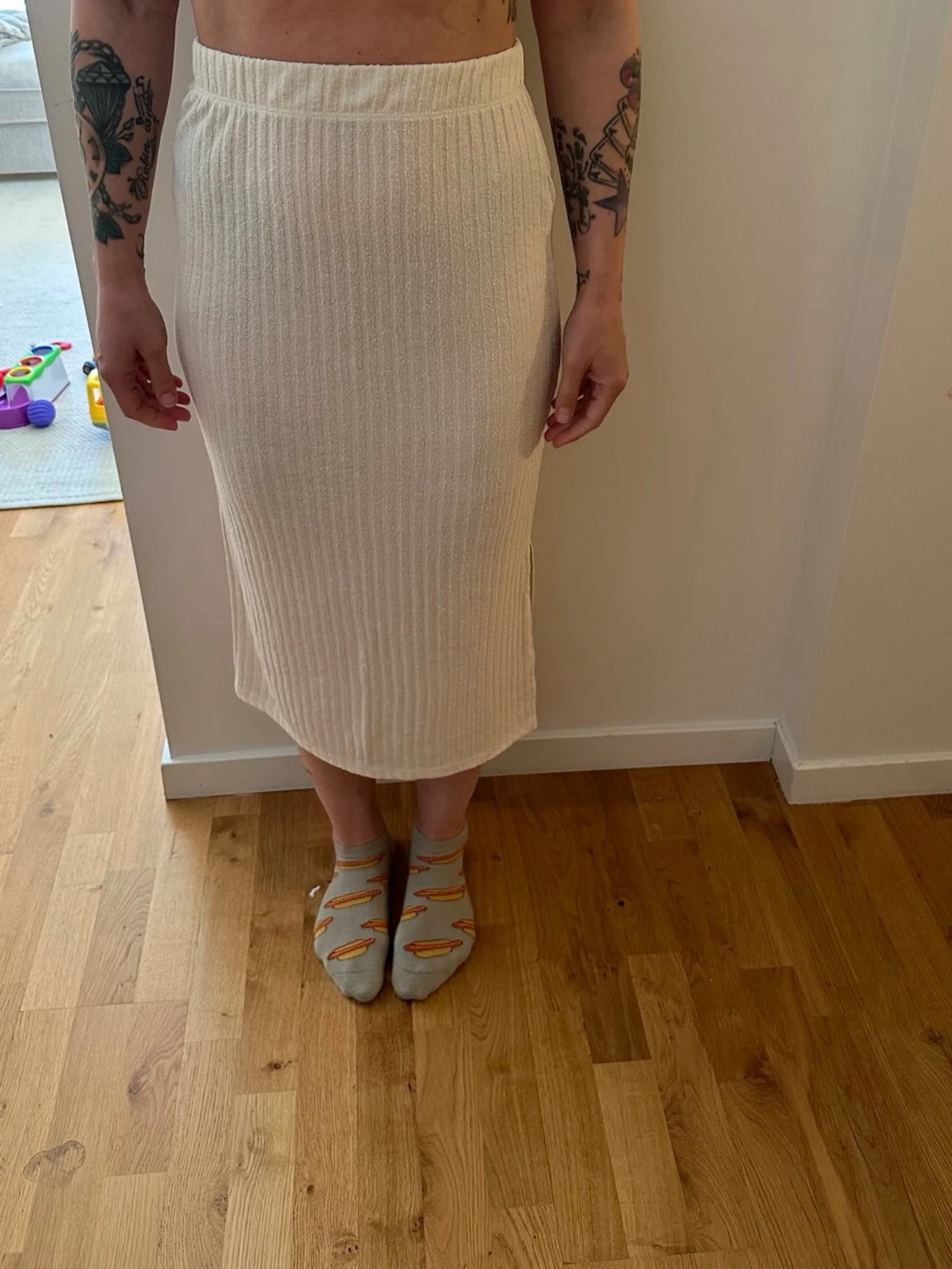 Ribbad beige långkjol