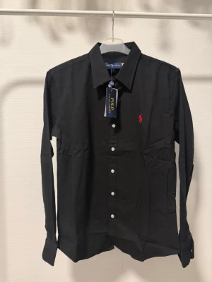 Ralph lauren skjorta i svart - Helt ny och jätte fin. Fast pris