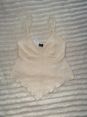 Gul topp Gina Tricot  - Ljusgult linne från Gina Tricot. Helt oanvänd. 