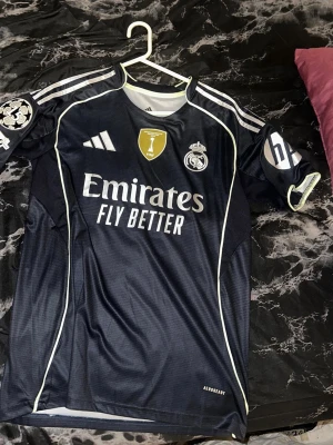 Real madrid Tröja - Ser helt ny ut med inga täcken på användning, Mbappe 10, storlek: S 