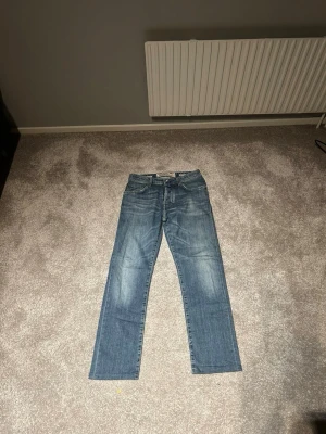 Jacob Cohën jeans - Säljer ett par Jacob Cohën jeans.Helt nya,aldrig användna.Pris kan diskuteras!