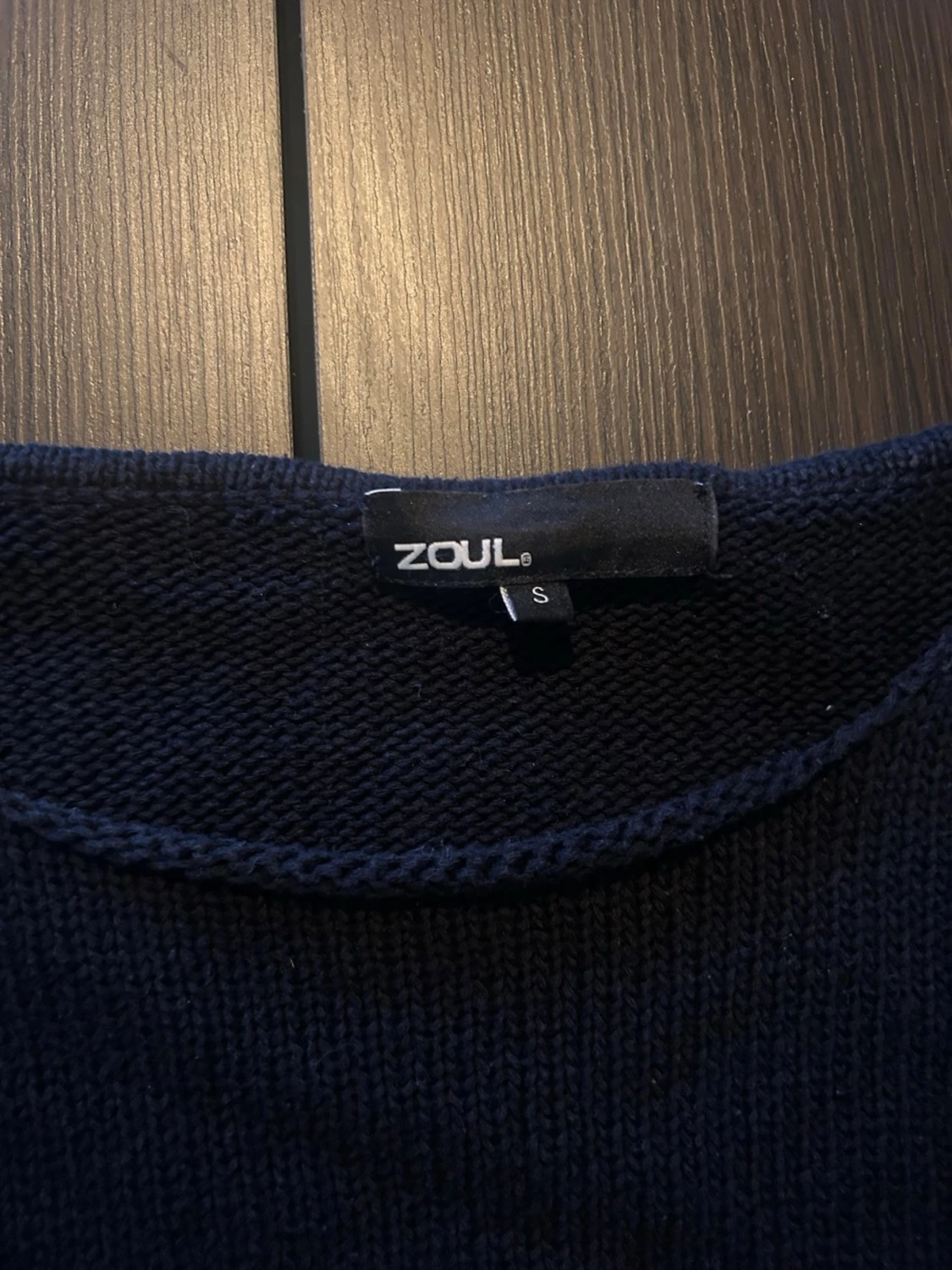 Mörkblå stickad tröja - 2