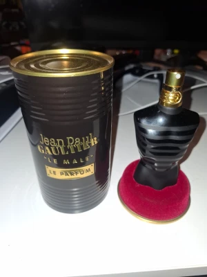 Jean Paul Gaultier le male le parfum  - Hälften kvar, skriv för mer info. Kom med bud!