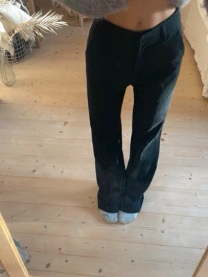 Svarta kostymbyxor  - SÅ SNYGGA