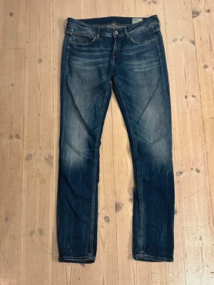 G Star raw jeans  - Tjena jag säljer mina g Star raw jeans storlek 31x32, väldigt bra skick och väldigt pris värda, och allmänt bra jeans 