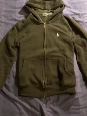 Polo Ralph lauren zip hoodie  - Säljer nu den här fina tröjan då den inte passar mig längre o vill att den ska komma till nytta i någon annans ägo