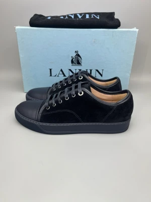 Lanvin Dbb1 Nappa Cap Toe Sneaker Navy - • The shoes have been worn 2–3 times and are in like-new condition  • Size: EU40 / UK6 (fits 41)  • Color: Navy  • Retail price: 5000 SEK / 450€  • Box & dustbag is included