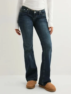 Nya lågmidjade Nelly jeans - Helt nya trendiga mörkblå lowwaist utsvängda jeans från Nelly i storlek 34 short. Modellen heter No Waist Bootcut Jeans 