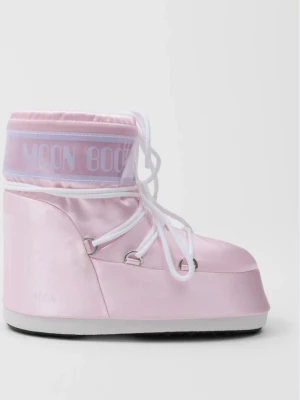 Rosa moon boots💕 - INTRESSEKOLL på mina ljusrosa skummiga moonboots. Köpt för ca 1 månad sen, använda fåtal gånger. Köpt för 2999kr💕 Storlek 39-41💕