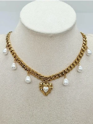 Handgjort halsband med pärlor och hjärta  - Handgjort halsband.  Material-rostfritt stål.  Kedjetjocklek-7, 2mm #70