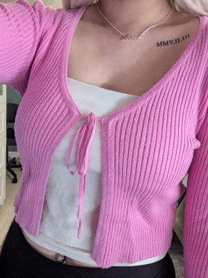 Tröja/Kofta med knytning - Använd fåtal gånger. 😊