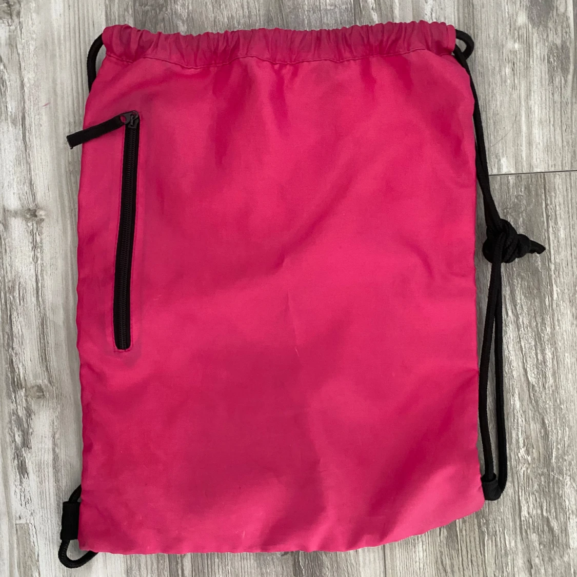 Rosa gympåse med svart meshficka - 1