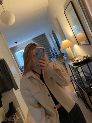 Jacka - Beige jacka, helt ny oanvänd! Både för kvinnor och Män, storlek s passar även xs