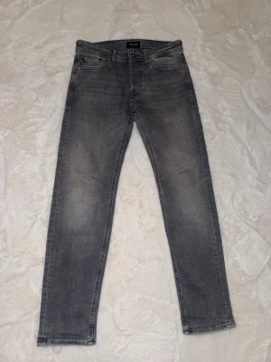 Jack & Jones Jeans - Jack & Jones jeans i storlek W30 L32. Hör av er vid intresse!😁