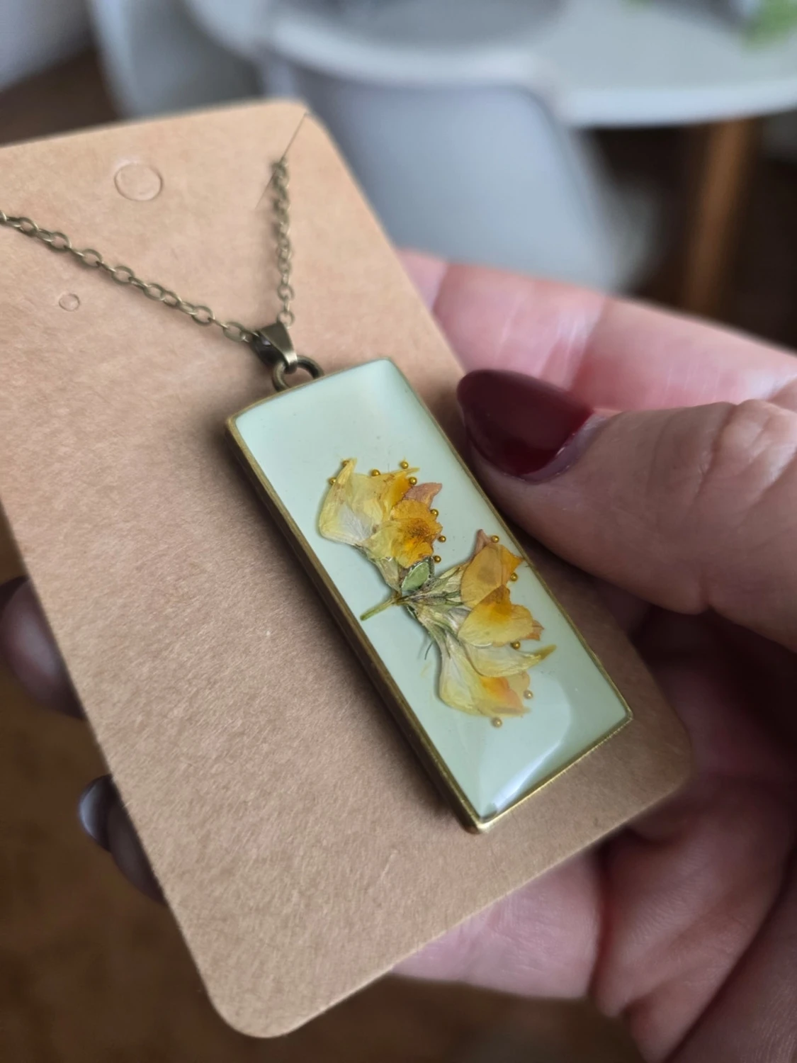 Halsband med inneslutna gul blomma - 1