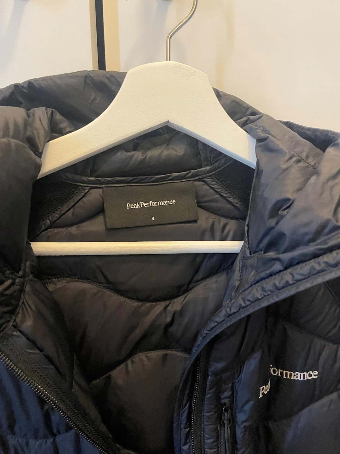 Svart pufferjacka Peak Performance - 3
