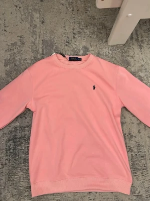 Rosa sweater - Rosa sweater perfekt till folk som gillar grish!