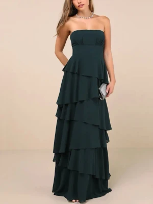 Grön balklänning  - Superfin balklänning som jag hade på min bal! Den är helt slutsåld i storlek S på Lulus hemsida. Den är uppsydd och passar en person som är runt 158cm, skriv privat för fler bilder💖