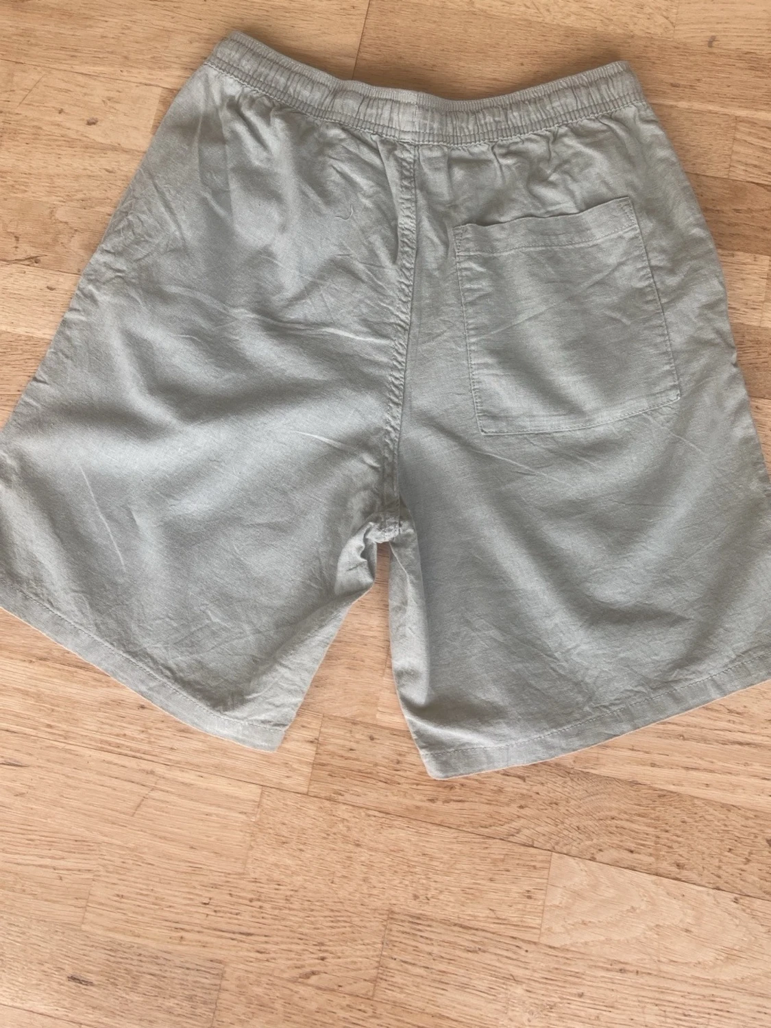 Gröna shorts med snörning - 1