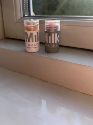 Milk Makeup bronzer och blush  duo stick - Bronzer och blush från Milk , köpte december 2025 och använda på handen och swatcha 2-4 ggr.