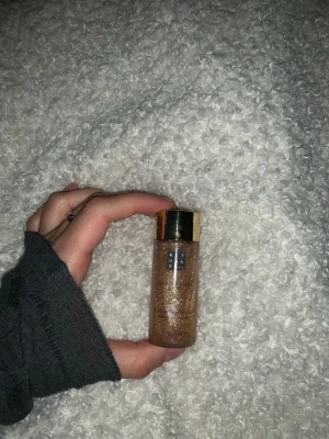 Rituals Ritual of Karma Shimmering Body Oil - 30ml (ca. 28 ml left) - Only used twice. 30 ml, ca. 28 ml left. Perfect for summer:)