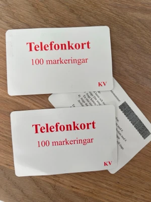 Telefonkort 100 markeringar KV.  - Telefonkort 100 markeringar. Priset är för ett kort. Men jag har flera kort. Skriv om du vill köpa flera på en gång så skapar jag en annons åt dig med just det antalet du vill ha. 