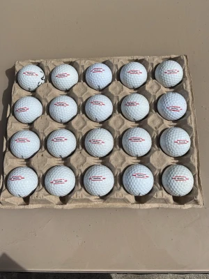 Titleist TruFeel. A-B klass. 20-pack. - Titleist TruFeel. A-B klass. 20-pack. Bra titleist bollar för alla för en billig peng👍