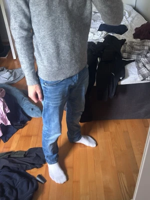 Halvzip från selected - Hej. Säljer denna grå tröja från selected homme då den ej används mer. Tröjan är använd en gång och är som helt ny! Nypris är ca 750 och jag säljer för 400kr pga det extremt bra skicket. Pris kan alltid diskuteras!